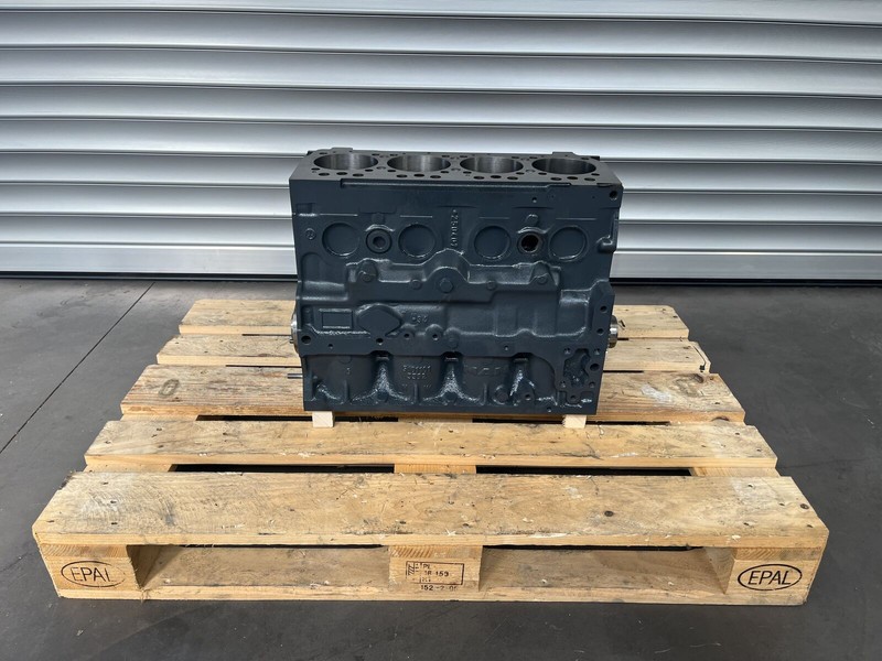 MAN Euro 4 - Motorblokk - Teherautó: 1 kép. MAN Euro 4 - Motorblokk - Teherautó: 1 kép.