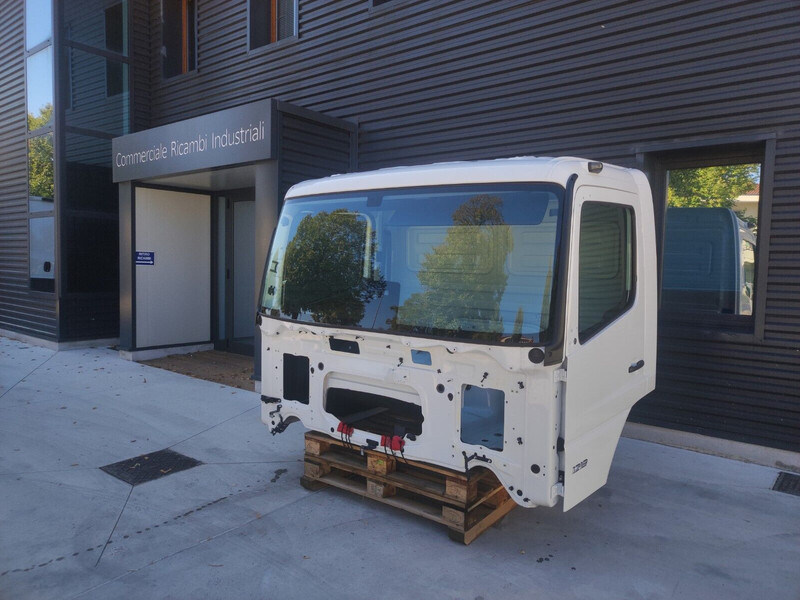 Mercedes-Benz ATEGO 4 CYLINDERS EURO 5 EURO 6 - Fülke és belső tér - Teherautó: 2 kép. Mercedes-Benz ATEGO 4 CYLINDERS EURO 5 EURO 6 - Fülke és belső tér - Teherautó: 2 kép.