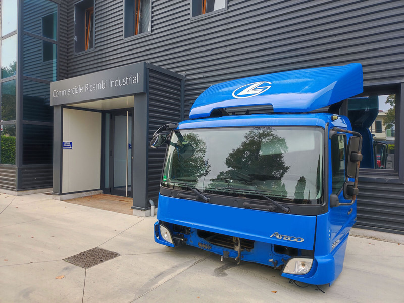 Mercedes-Benz ATEGO EURO 4 EURO 5 - Fülke és belső tér - Teherautó: 2 kép. Mercedes-Benz ATEGO EURO 4 EURO 5 - Fülke és belső tér - Teherautó: 2 kép.