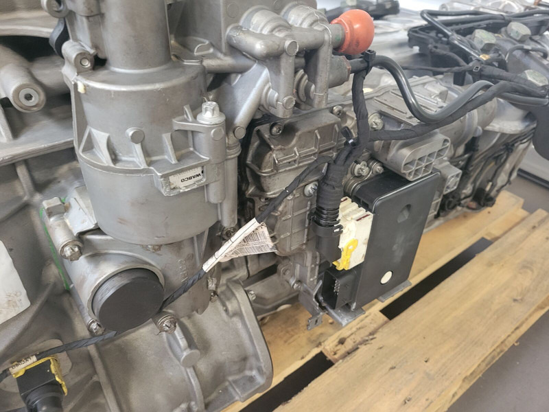Mercedes-Benz Actros - Arocs - Sebességváltó - Teherautó: 4 kép. Mercedes-Benz Actros - Arocs - Sebességváltó - Teherautó: 4 kép.
