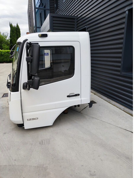 Mercedes-Benz Atego Euro 6 6 cylinders - Fülke és belső tér - Teherautó: 4 kép. Mercedes-Benz Atego Euro 6 6 cylinders - Fülke és belső tér - Teherautó: 4 kép.