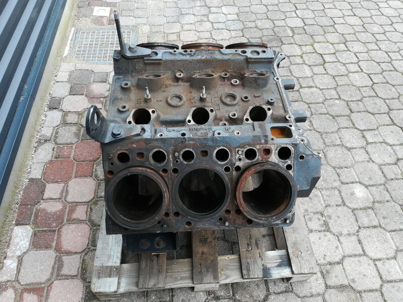 Mercedes-Benz OM501LA - Forgattyúsház - Teherautó: 4 kép. Mercedes-Benz OM501LA - Forgattyúsház - Teherautó: 4 kép.