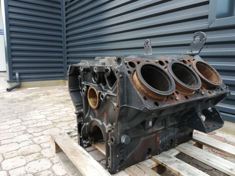 Mercedes-Benz OM501LA - Forgattyúsház - Teherautó: 3 kép. Mercedes-Benz OM501LA - Forgattyúsház - Teherautó: 3 kép.