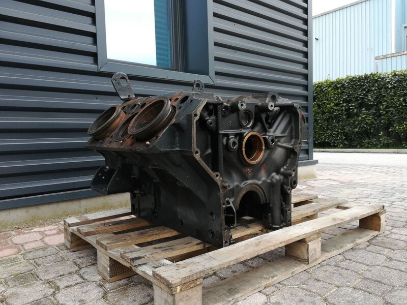 Mercedes-Benz OM501LA - Forgattyúsház - Teherautó: 2 kép. Mercedes-Benz OM501LA - Forgattyúsház - Teherautó: 2 kép.