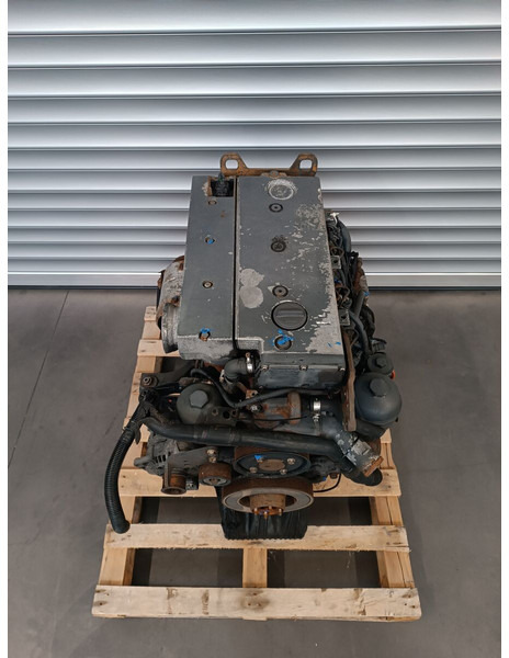 Mercedes-Benz OM904LA - OM 904 LA - Motor - Teherautó: 4 kép. Mercedes-Benz OM904LA - OM 904 LA - Motor - Teherautó: 4 kép.