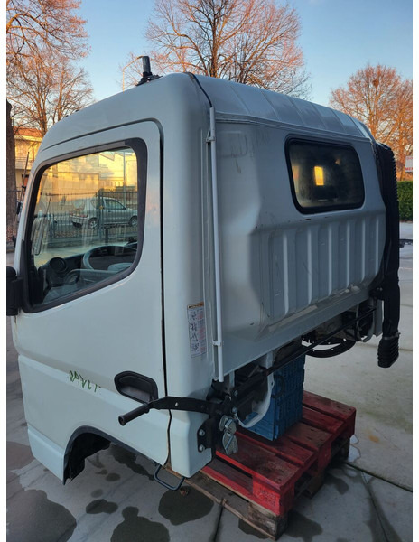 Mitsubishi Fuso "S" Fuso - Fülke és belső tér - Teherautó: 5 kép. Mitsubishi Fuso "S" Fuso - Fülke és belső tér - Teherautó: 5 kép.