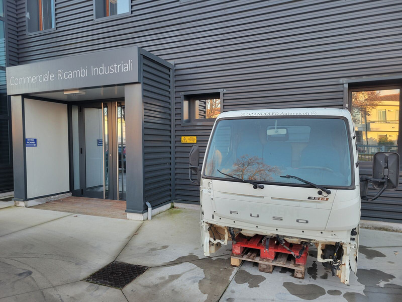 Mitsubishi Fuso "S" Fuso - Fülke és belső tér - Teherautó: 2 kép. Mitsubishi Fuso "S" Fuso - Fülke és belső tér - Teherautó: 2 kép.