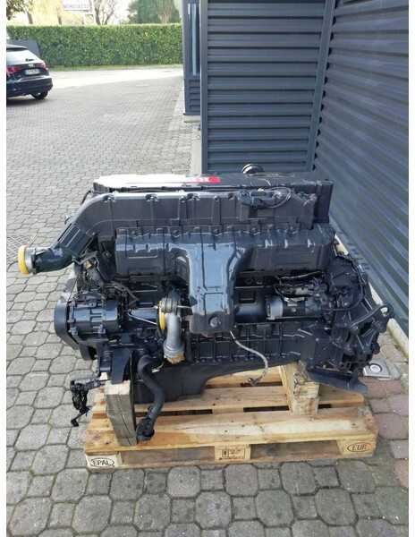 Renault MIDLUM PREMIUM DXI 7 240 280 300 320 - Motor - Teherautó: 2 kép. Renault MIDLUM PREMIUM DXI 7 240 280 300 320 - Motor - Teherautó: 2 kép.