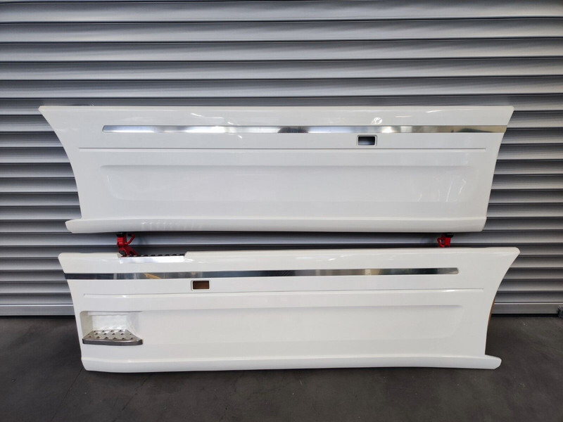 Scania FAIRINGS / CARENE wb 3700 mm - Légterelő - Teherautó: 1 kép. Scania FAIRINGS / CARENE wb 3700 mm - Légterelő - Teherautó: 1 kép.