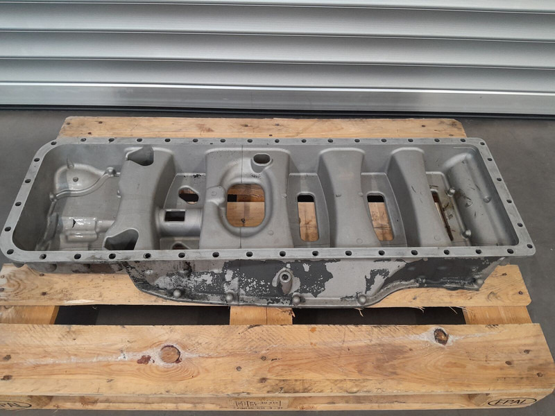 Scania Oil Pan Frame - Motor és alkatrészek - Teherautó: 3 kép. Scania Oil Pan Frame - Motor és alkatrészek - Teherautó: 3 kép.