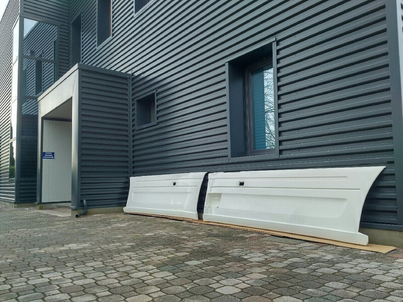 Scania R Serie Sideskirts / Fairings E3 E4 E5 E6 - Légterelő - Teherautó: 1 kép. Scania R Serie Sideskirts / Fairings E3 E4 E5 E6 - Légterelő - Teherautó: 1 kép.