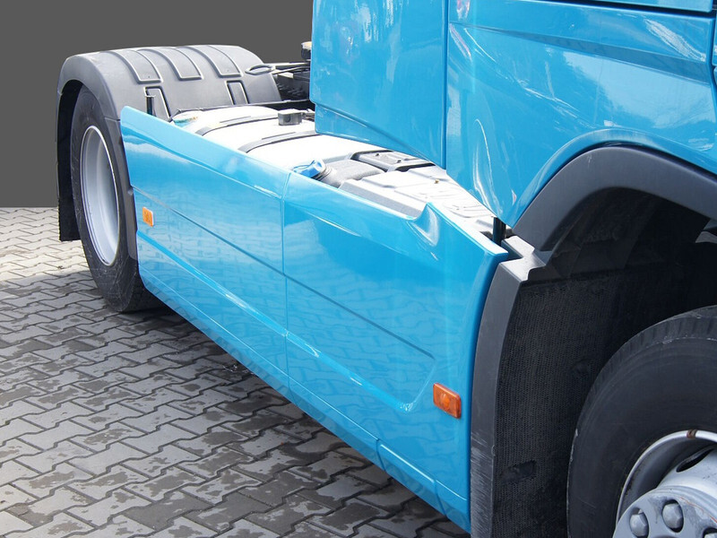 Volvo FH 4 EURO 6 - Légterelő - Teherautó: 2 kép. Volvo FH 4 EURO 6 - Légterelő - Teherautó: 2 kép.