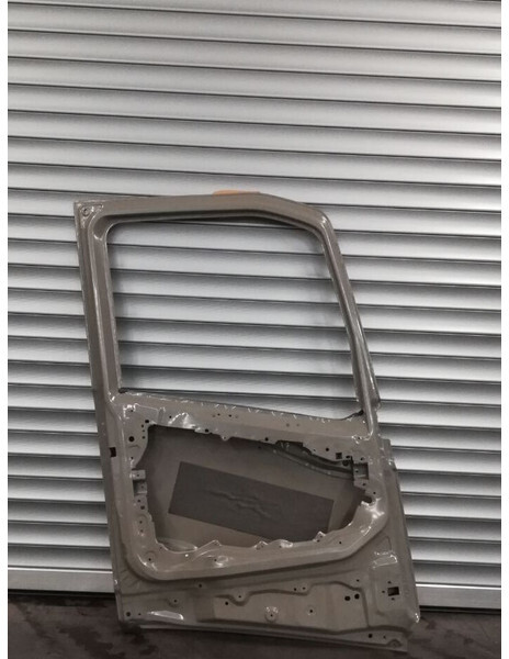 Volvo FH - Ajtó és alkatrészek - Teherautó: 2 kép. Volvo FH - Ajtó és alkatrészek - Teherautó: 2 kép.