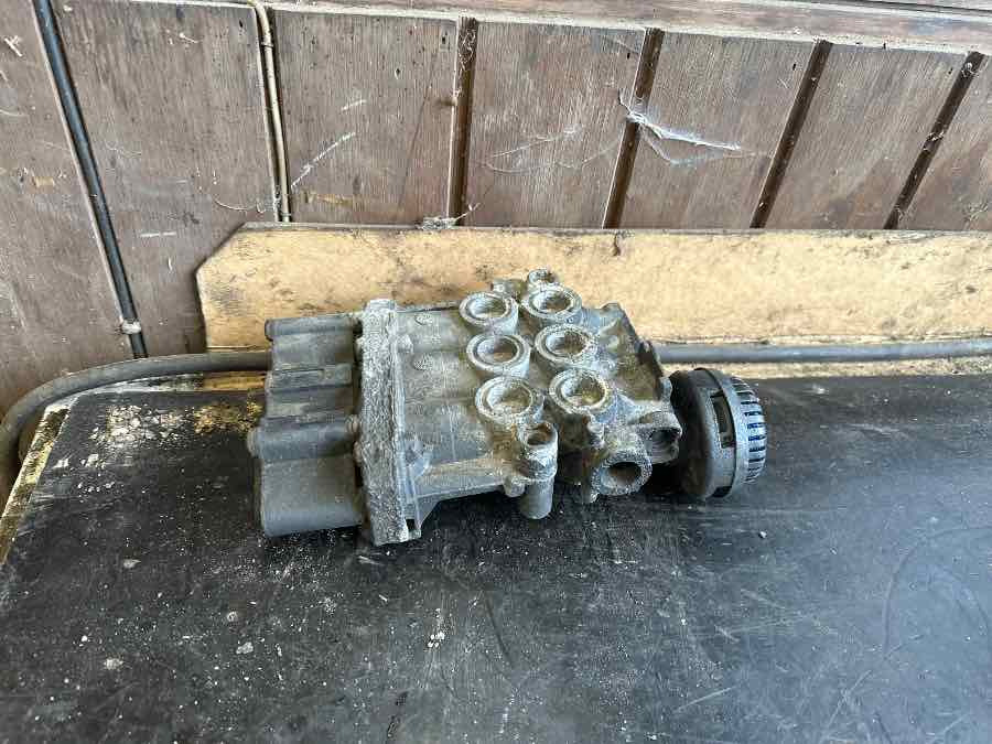 MERCEDES SOLENOID VALVE A0003276825 - Alkatrész - Busz: 1 kép. MERCEDES SOLENOID VALVE A0003276825 - Alkatrész - Busz: 1 kép.