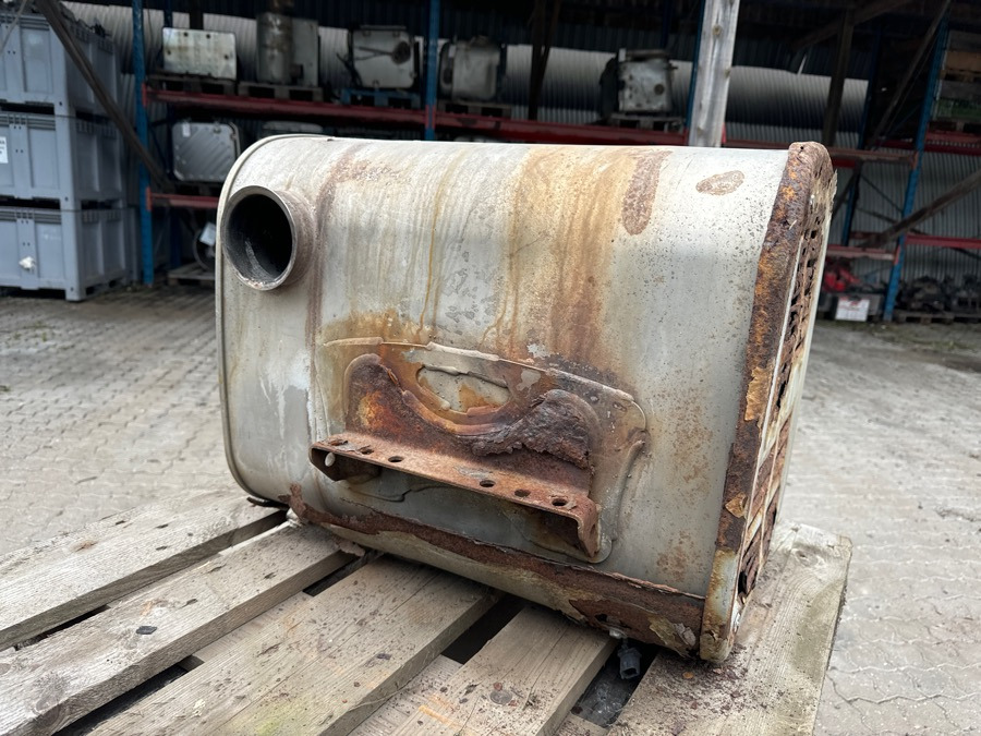 IVECO EXHAUST 504135187 - Hangtompító - Teherautó: 2 kép. IVECO EXHAUST 504135187 - Hangtompító - Teherautó: 2 kép.