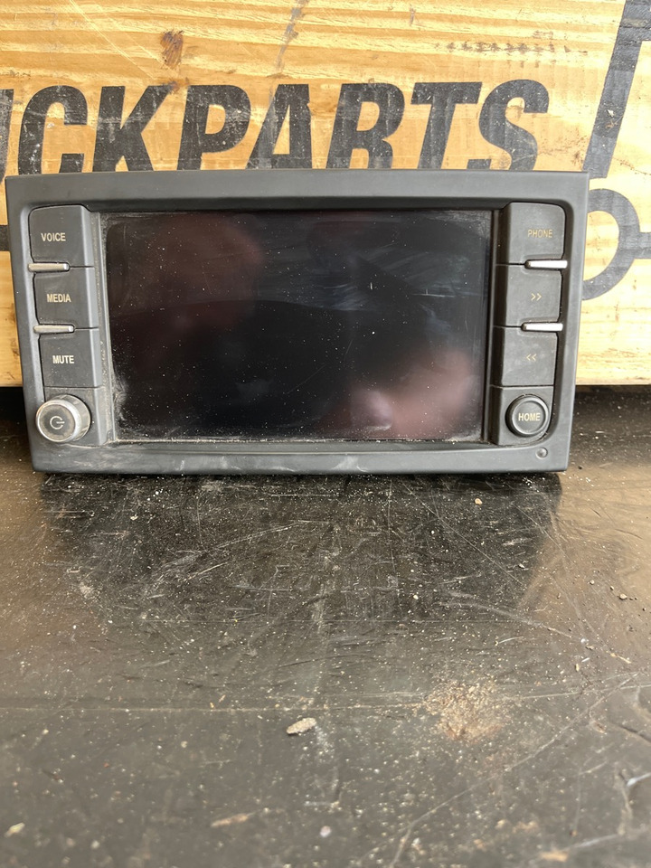 IVECO RADIO 5801677506 - Fülke és belső tér - Teherautó: 1 kép. IVECO RADIO 5801677506 - Fülke és belső tér - Teherautó: 1 kép.