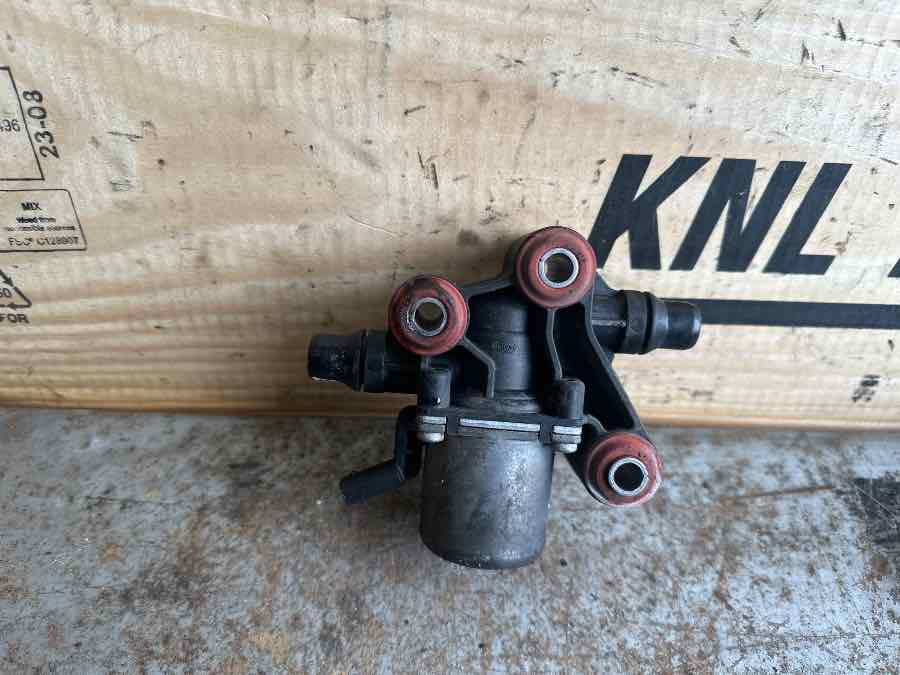 MAN ADBLUE VALVE 81.15407-6199 - Üzemanyagrendszer - Teherautó: 1 kép. MAN ADBLUE VALVE 81.15407-6199 - Üzemanyagrendszer - Teherautó: 1 kép.