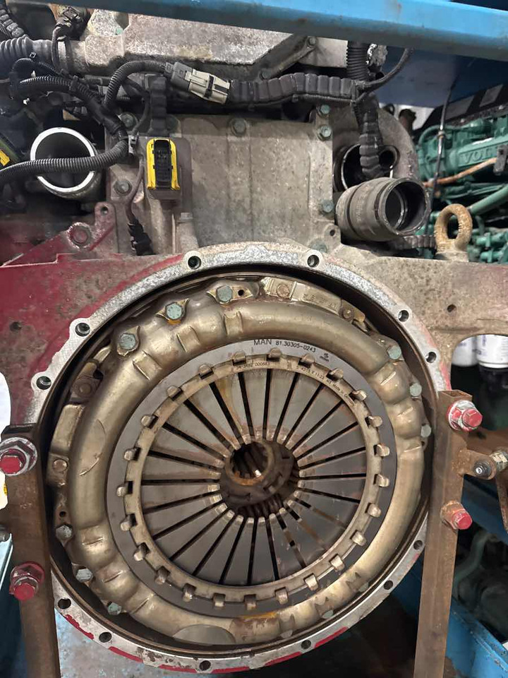 MAN ENGINE D3876 LF01 560 HP - Motor - Teherautó: 2 kép. MAN ENGINE D3876 LF01 560 HP - Motor - Teherautó: 2 kép.