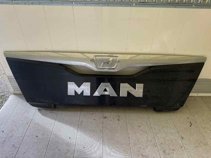 MAN MIDDEL FRONT PANEL 81.61150-6094 - Karosszéria és külső - Teherautó: 3 kép. MAN MIDDEL FRONT PANEL 81.61150-6094 - Karosszéria és külső - Teherautó: 3 kép.