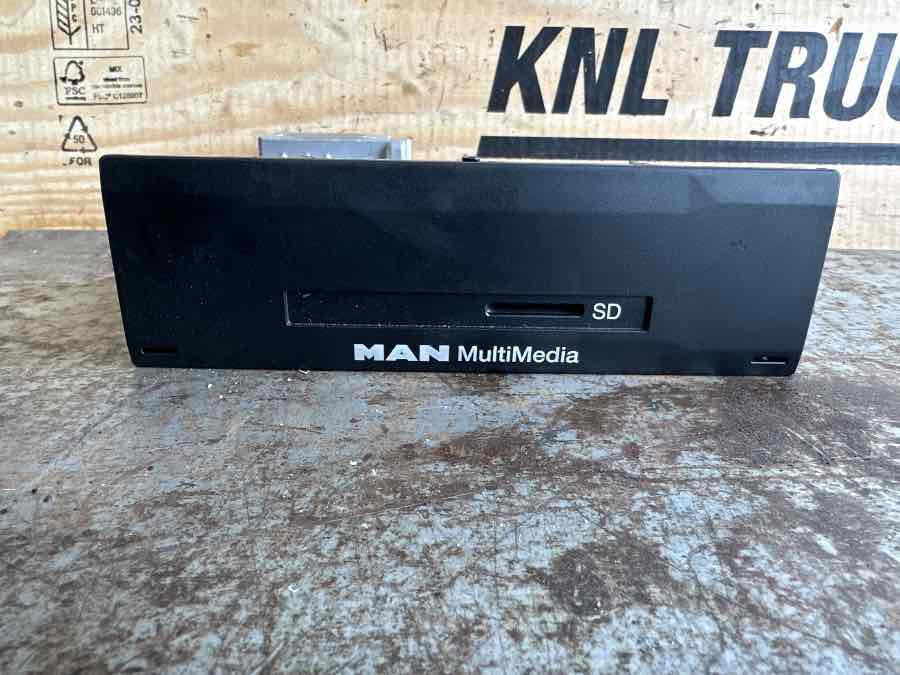 MAN RADIO HEAD UNIT MMT3 81.28100-6085 - Elektromos rendszer - Teherautó: 2 kép. MAN RADIO HEAD UNIT MMT3 81.28100-6085 - Elektromos rendszer - Teherautó: 2 kép.