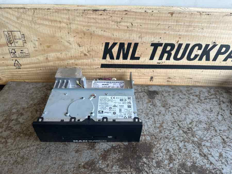 MAN RADIO HEAD UNIT MMT3 81.28100-6085 - Elektromos rendszer - Teherautó: 1 kép. MAN RADIO HEAD UNIT MMT3 81.28100-6085 - Elektromos rendszer - Teherautó: 1 kép.