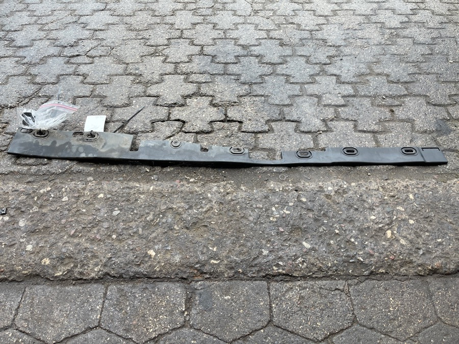 MAN SPOILER 81.41650-0040 - Karosszéria és külső - Teherautó: 1 kép. MAN SPOILER 81.41650-0040 - Karosszéria és külső - Teherautó: 1 kép.