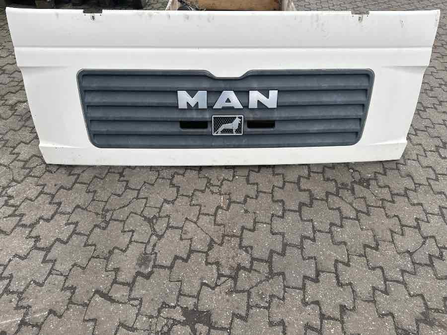 MAN TGA FRONT SERVICE DOOR 81.61110-0053 - Karosszéria és külső - Teherautó: 1 kép. MAN TGA FRONT SERVICE DOOR 81.61110-0053 - Karosszéria és külső - Teherautó: 1 kép.