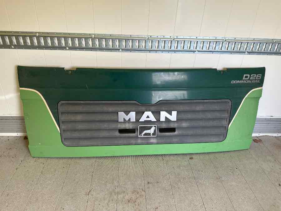 MAN TGA FRONT SERVICE DOOR 81.61110-0053 - Karosszéria és külső - Teherautó: 1 kép. MAN TGA FRONT SERVICE DOOR 81.61110-0053 - Karosszéria és külső - Teherautó: 1 kép.