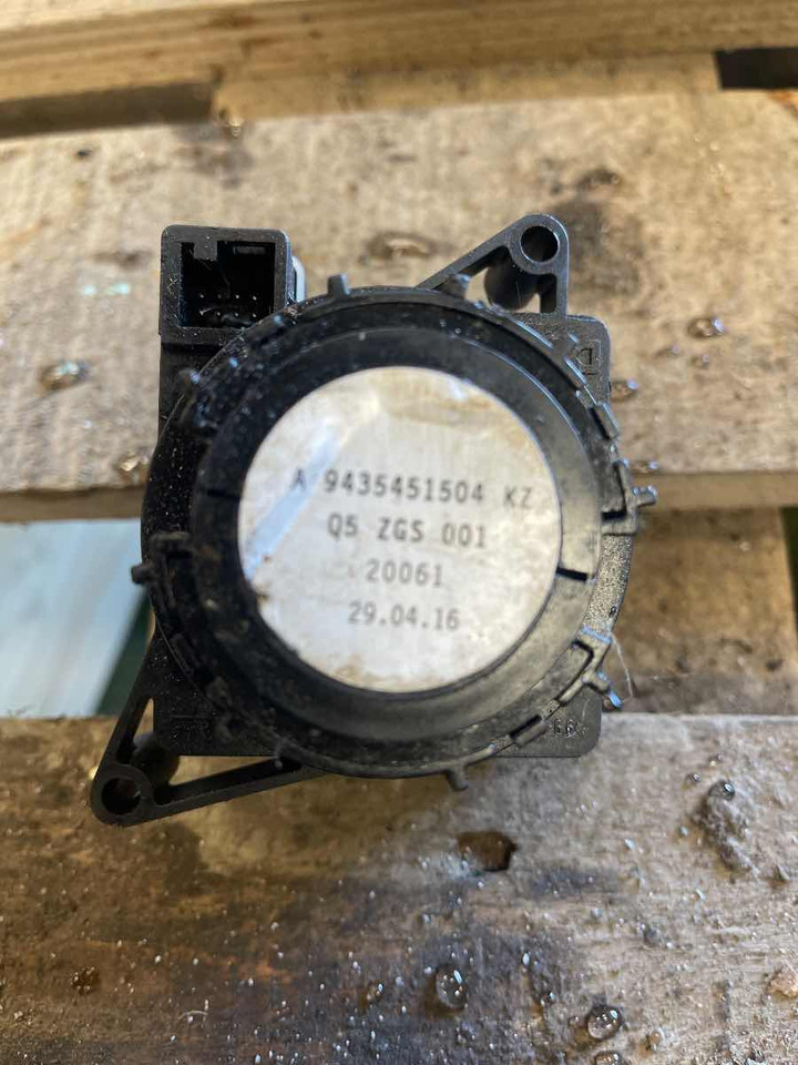 MERCEDES LIGT SWITCH A9435451504 - Fülke és belső tér - Busz: 2 kép. MERCEDES LIGT SWITCH A9435451504 - Fülke és belső tér - Busz: 2 kép.