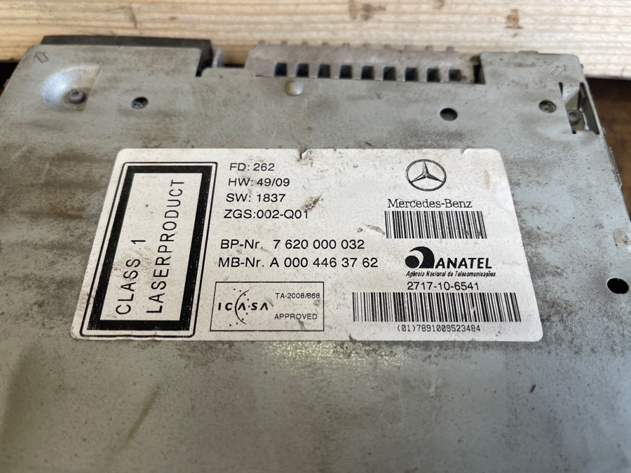 MERCEDES RADIO A0004463762 - Fülke és belső tér - Teherautó: 2 kép. MERCEDES RADIO A0004463762 - Fülke és belső tér - Teherautó: 2 kép.