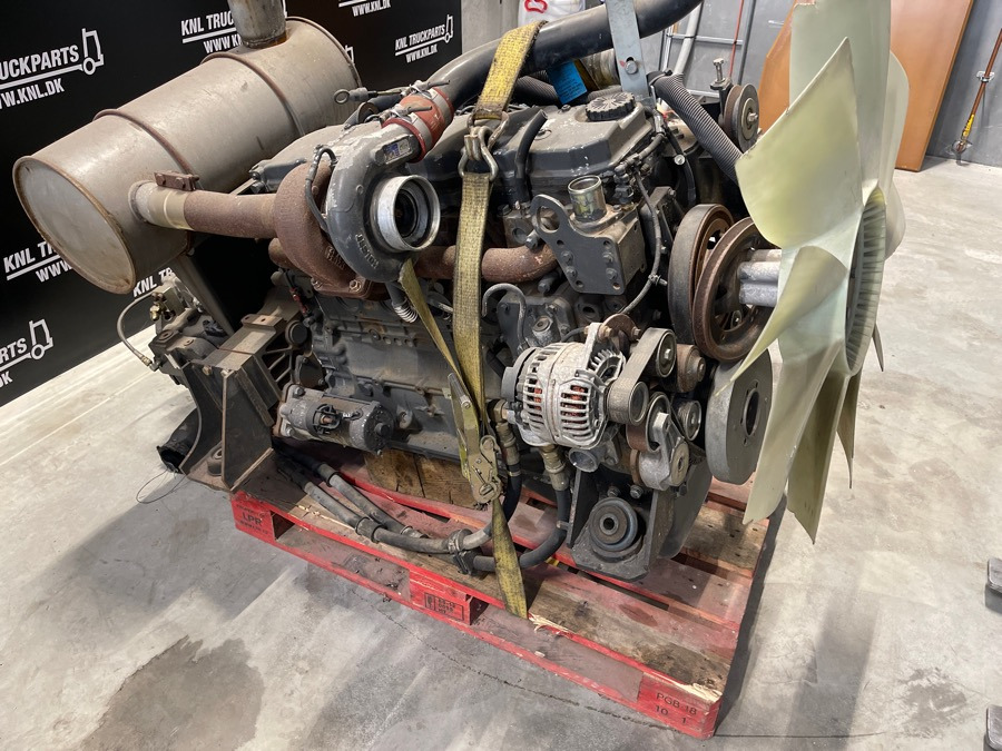 NEW HOLLAND 667TA EEE MOTOR F4HE - Motor - Teherautó: 2 kép. NEW HOLLAND 667TA EEE MOTOR F4HE - Motor - Teherautó: 2 kép.