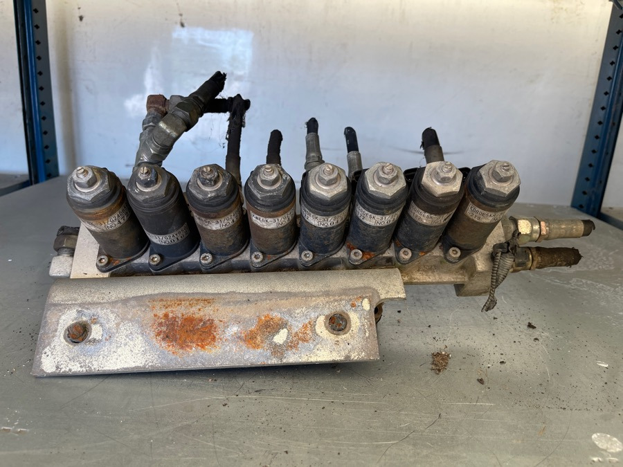 NEW HOLLAND VALVES KPM TYPE: 8KWE5A-30/G24WR-825A - Fékszelep - Teherautó: 2 kép. NEW HOLLAND VALVES KPM TYPE: 8KWE5A-30/G24WR-825A - Fékszelep - Teherautó: 2 kép.