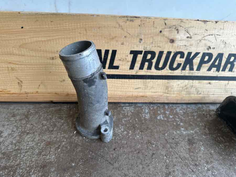 SCANIA FLANGE PIPE 1943692 - Légbeszívó rendszer - Teherautó: 2 kép. SCANIA FLANGE PIPE 1943692 - Légbeszívó rendszer - Teherautó: 2 kép.