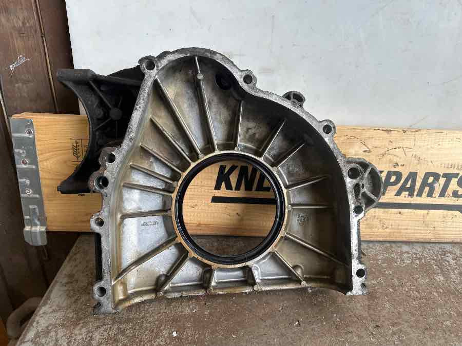 SCANIA FRONT COVER 1765966 - Motor és alkatrészek - Teherautó: 2 kép. SCANIA FRONT COVER 1765966 - Motor és alkatrészek - Teherautó: 2 kép.
