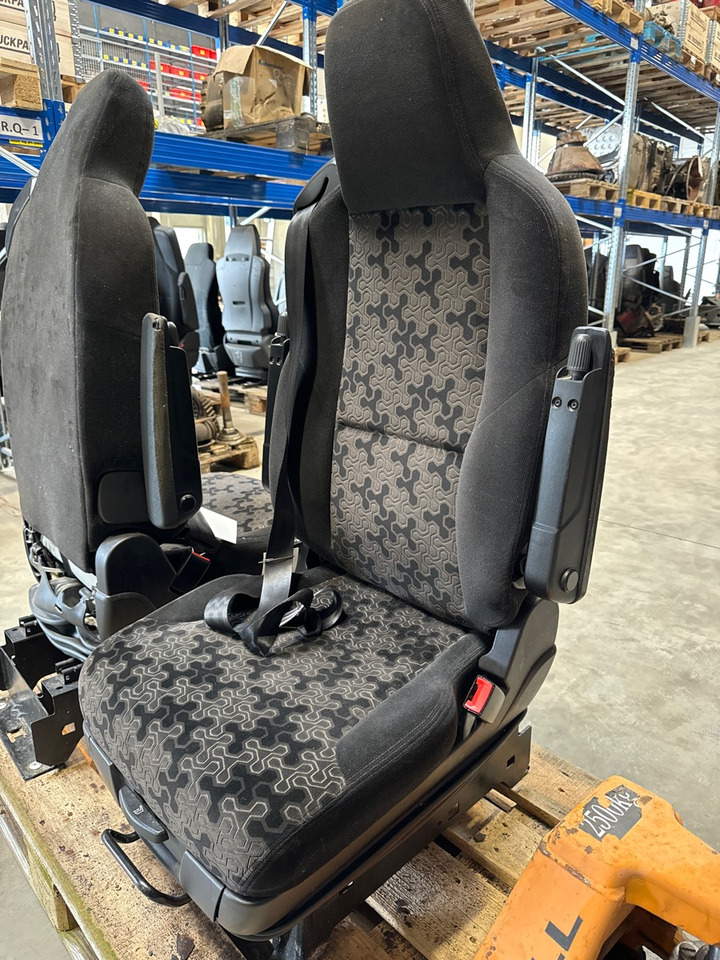 SCANIA PASSENGER SEAT NGR - Fülke és belső tér - Teherautó: 1 kép. SCANIA PASSENGER SEAT NGR - Fülke és belső tér - Teherautó: 1 kép.