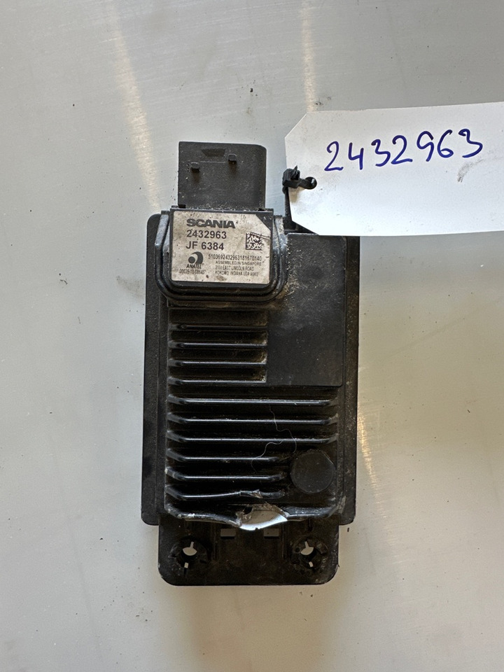 SCANIA RADAR 2432963 - Fülke és belső tér - Teherautó: 2 kép. SCANIA RADAR 2432963 - Fülke és belső tér - Teherautó: 2 kép.