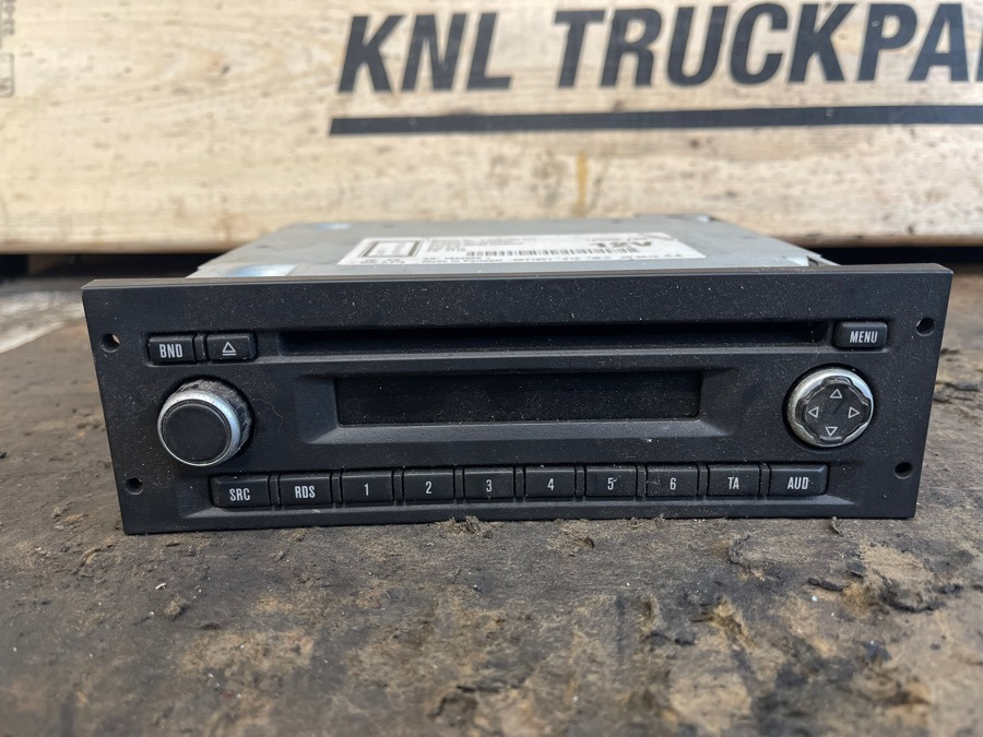 SCANIA RADIO 2000085 - Fülke és belső tér - Teherautó: 1 kép. SCANIA RADIO 2000085 - Fülke és belső tér - Teherautó: 1 kép.