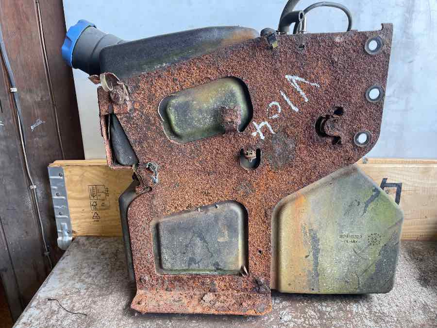 VOLVO ADBLUE TANK 	82169309 - Üzemanyagrendszer - Teherautó: 1 kép. VOLVO ADBLUE TANK 	82169309 - Üzemanyagrendszer - Teherautó: 1 kép.