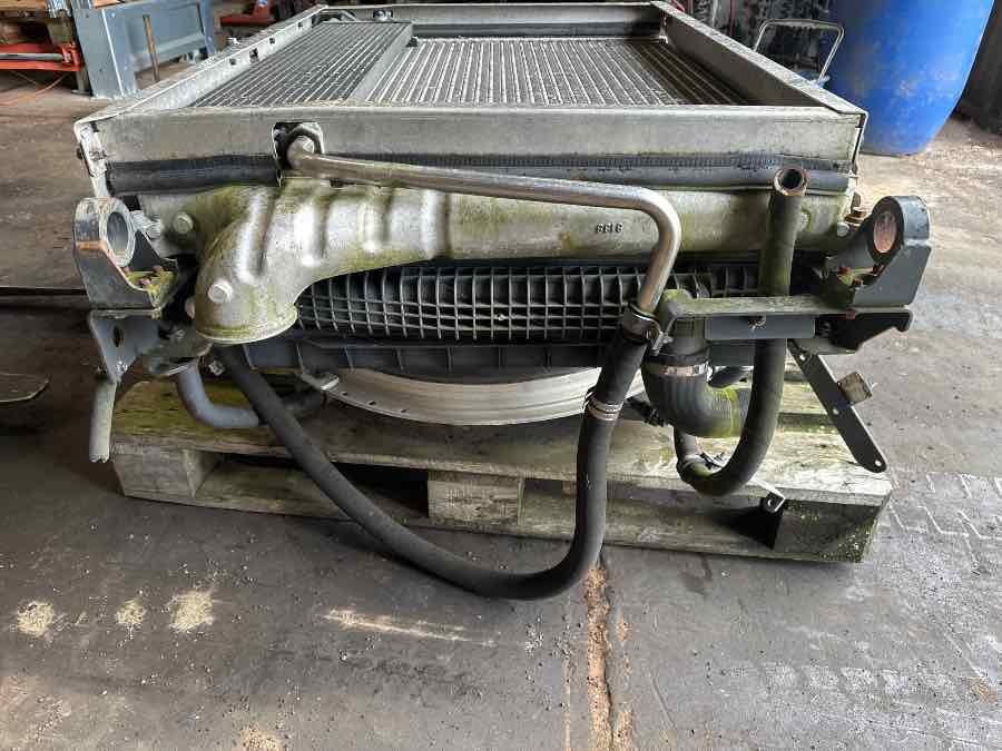 VOLVO BUS COOLER / INTERCOOLER - Hűtőrendszer - Busz: 3 kép. VOLVO BUS COOLER / INTERCOOLER - Hűtőrendszer - Busz: 3 kép.