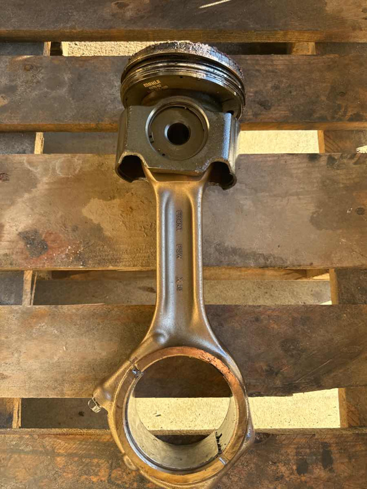 VOLVO D13 PISTON + CONROD 20847904 + 20876840 - Motor és alkatrészek - Teherautó: 1 kép. VOLVO D13 PISTON + CONROD 20847904 + 20876840 - Motor és alkatrészek - Teherautó: 1 kép.