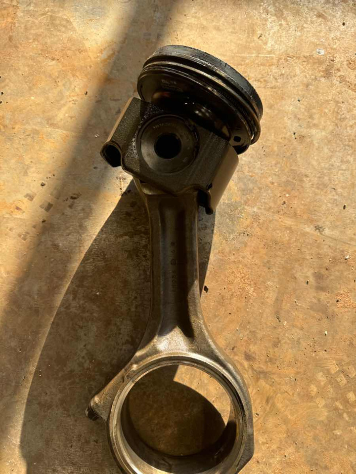 VOLVO D16 CONROD + PISTON 20737362 + 20898595 - Motor és alkatrészek - Teherautó: 1 kép. VOLVO D16 CONROD + PISTON 20737362 + 20898595 - Motor és alkatrészek - Teherautó: 1 kép.