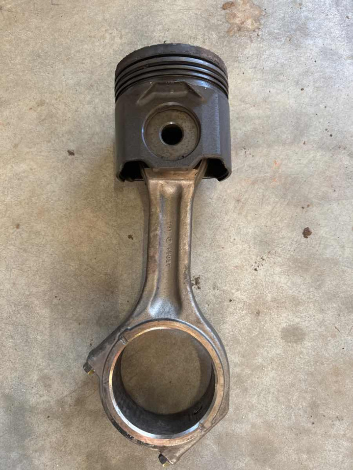 VOLVO D16 CONROD + PISTON 21527863 + - Motor és alkatrészek - Teherautó: 1 kép. VOLVO D16 CONROD + PISTON 21527863 + - Motor és alkatrészek - Teherautó: 1 kép.