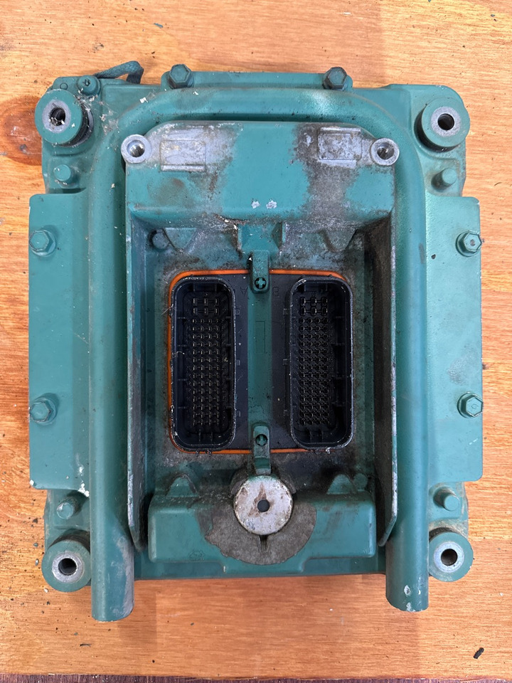 VOLVO ECU 20977019 PO4 - Elektromos rendszer - Teherautó: 2 kép. VOLVO ECU 20977019 PO4 - Elektromos rendszer - Teherautó: 2 kép.