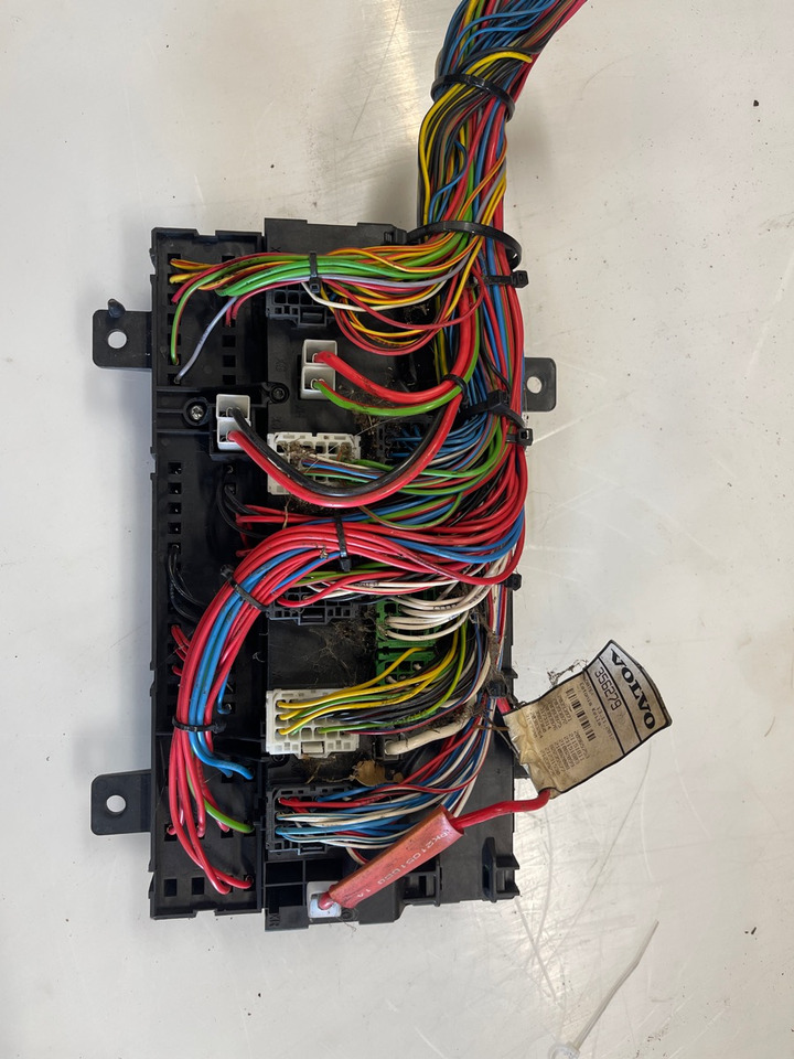 VOLVO ELCENTRAL 20568055 - Elektromos rendszer - Teherautó: 2 kép. VOLVO ELCENTRAL 20568055 - Elektromos rendszer - Teherautó: 2 kép.