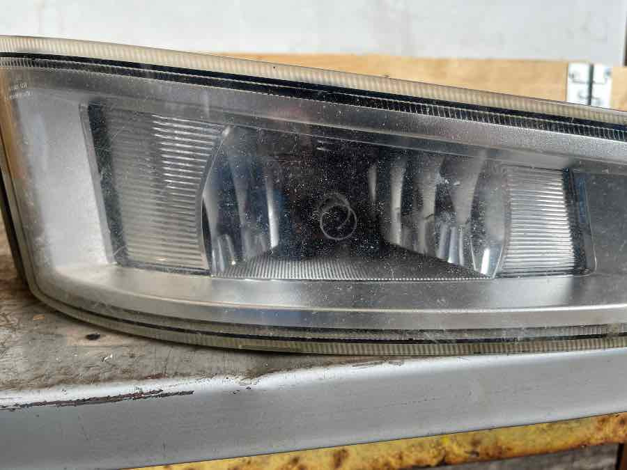 VOLVO FOG LAMP 22332592 RH - Lámpá/ Világítás - Teherautó: 4 kép. VOLVO FOG LAMP 22332592 RH - Lámpá/ Világítás - Teherautó: 4 kép.