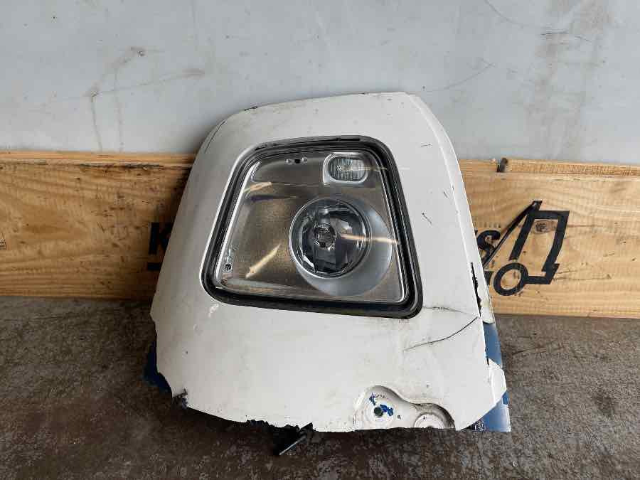 VOLVO FRONT LAMPE ROOF 82145721 - Lámpá/ Világítás - Teherautó: 1 kép. VOLVO FRONT LAMPE ROOF 82145721 - Lámpá/ Világítás - Teherautó: 1 kép.