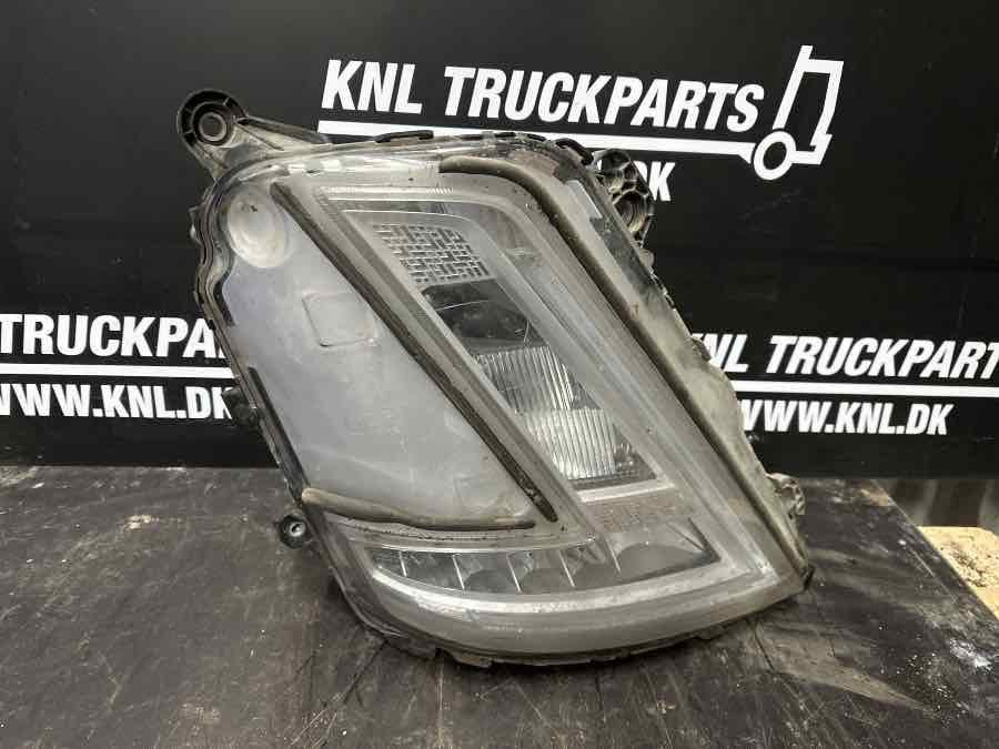 VOLVO LAMP 24056499 - Lámpá/ Világítás - Teherautó: 1 kép. VOLVO LAMP 24056499 - Lámpá/ Világítás - Teherautó: 1 kép.