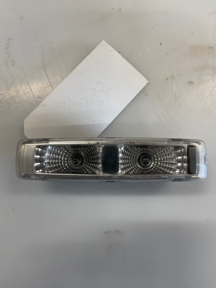 VOLVO LIGHT 82055235 - Lámpá/ Világítás - Teherautó: 2 kép. VOLVO LIGHT 82055235 - Lámpá/ Világítás - Teherautó: 2 kép.