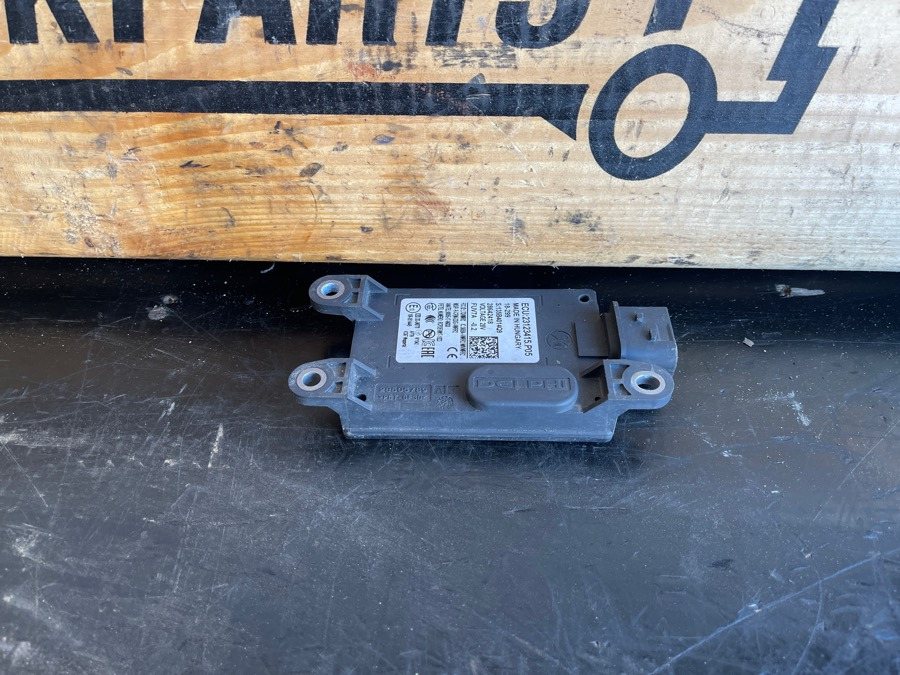 VOLVO RADAR / SENSOR 23149606 - Elektromos rendszer - Teherautó: 2 kép. VOLVO RADAR / SENSOR 23149606 - Elektromos rendszer - Teherautó: 2 kép.