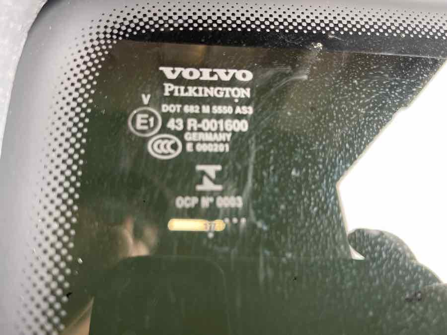 VOLVO SUNROOF 84415477 - Fülke és belső tér - Teherautó: 4 kép. VOLVO SUNROOF 84415477 - Fülke és belső tér - Teherautó: 4 kép.